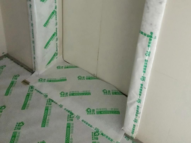 別墅全屋翻新保護：在施工過程中，有些分項、分部工程已經完成，其他工程尚在施工，或者某些部位已經完成，其他部位正在施工，如果對已完成的 成品，不采取妥善的措施加以 保護，就會造成損傷，影響質量。這樣，不僅會增加修補工作量，浪費工料，拖延工期；更嚴重的是有的損傷難以恢復到原料，成為永久性的缺陷。因此，搞好成品保護，是一項關系到確保工程質量、降低工程成本，按期竣工的重要環節