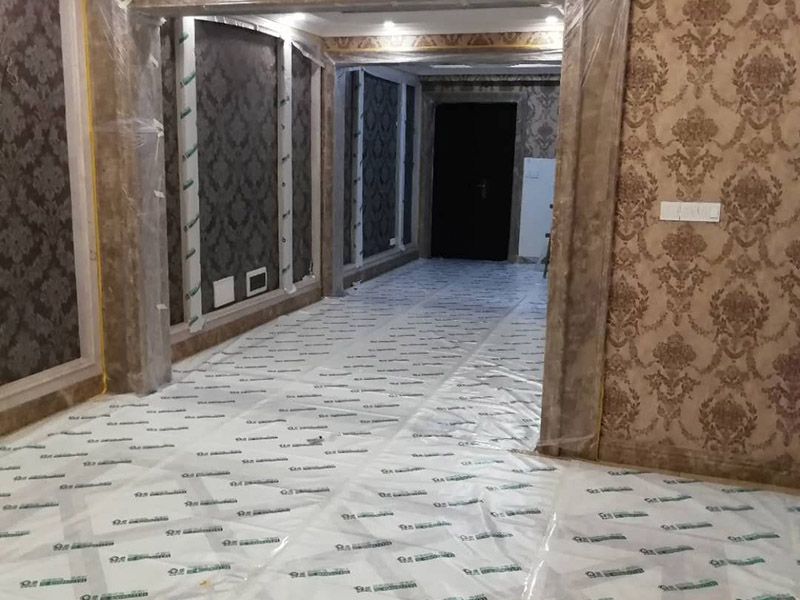 別墅全屋翻新保護：在施工過程中，有些分項、分部工程已經完成，其他工程尚在施工，或者某些部位已經完成，其他部位正在施工，如果對已完成的 成品，不采取妥善的措施加以 保護，就會造成損傷，影響質量。這樣，不僅會增加修補工作量，浪費工料，拖延工期；更嚴重的是有的損傷難以恢復到原料，成為永久性的缺陷。因此，搞好成品保護，是一項關系到確保工程質量、降低工程成本，按期竣工的重要環節