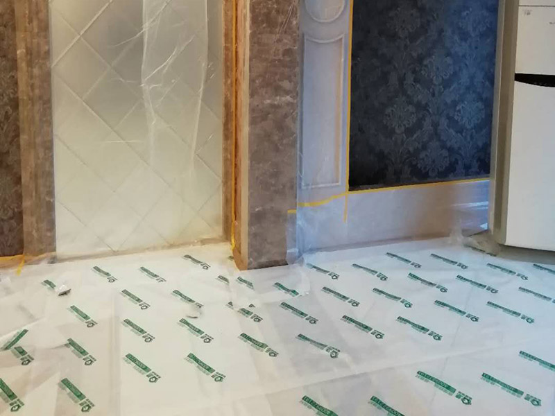 別墅全屋翻新保護：在施工過程中，有些分項、分部工程已經完成，其他工程尚在施工，或者某些部位已經完成，其他部位正在施工，如果對已完成的 成品，不采取妥善的措施加以 保護，就會造成損傷，影響質量。這樣，不僅會增加修補工作量，浪費工料，拖延工期；更嚴重的是有的損傷難以恢復到原料，成為永久性的缺陷。因此，搞好成品保護，是一項關系到確保工程質量、降低工程成本，按期竣工的重要環節