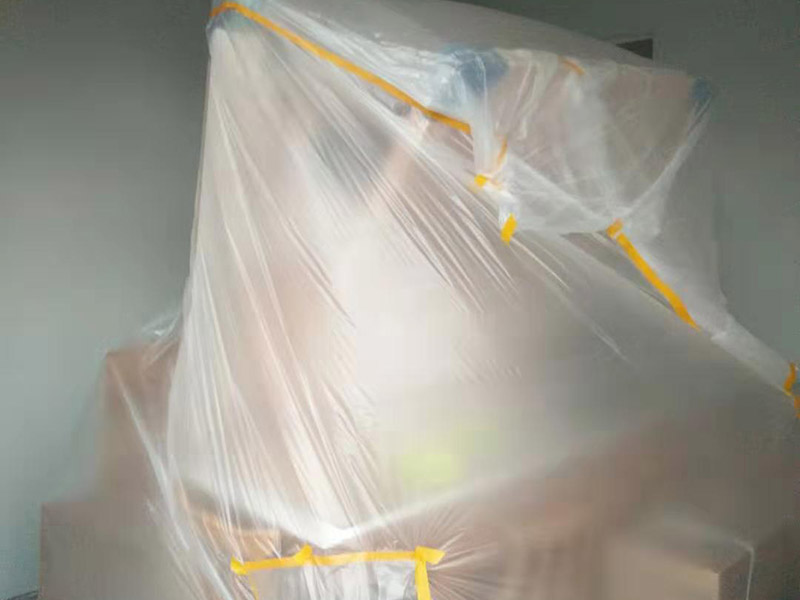 1、做好入戶門保護 各類裝修物料的進場、建筑裝修的清理都必須經過入戶門。在對物品進行搬運時，難免會與入戶門發生磕碰及摩擦。因此，在進行成品保護時，我們首先要做好入戶門的保護。 建議，在裝修開工前知道家具家電進場，都應當使用成品保護膜將入戶門進行包裹。 2、做好水電改造期間的成品保護 水電改造是基礎裝修，水電裝修的質量好壞，直接決定著后期的施工和使用。因此，在進行水電改造時，同樣需要做好成品保護工作。水電改造完成后，應當對各種管線進行規范的固定，以防脫落;對露的線頭要進行包裹，以防發生觸電的危險;做好地面線管的固定和保護，防止被踩壞。同時，在搬運物料時，也不要破壞地面鋪設的管線。