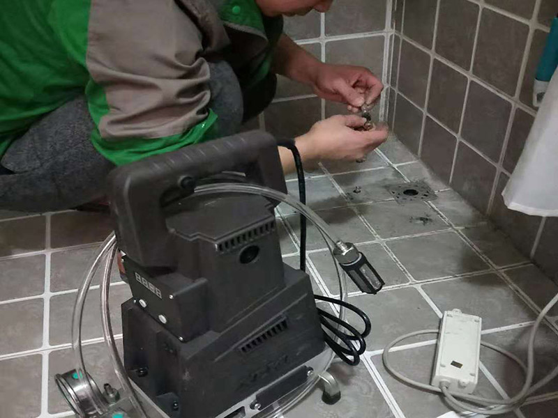 無錫屋面滲水怎么維修才不漏，無錫屋面處理滲水哪家公司好