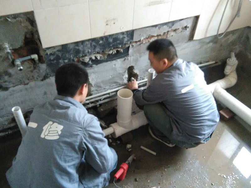 衛(wèi)生間滲水漏水維修方法，防水層漏水必