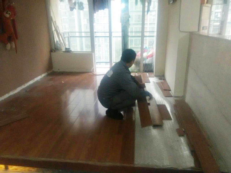 貼地板磚多少錢一平方？貼地板磚一平方多少錢？